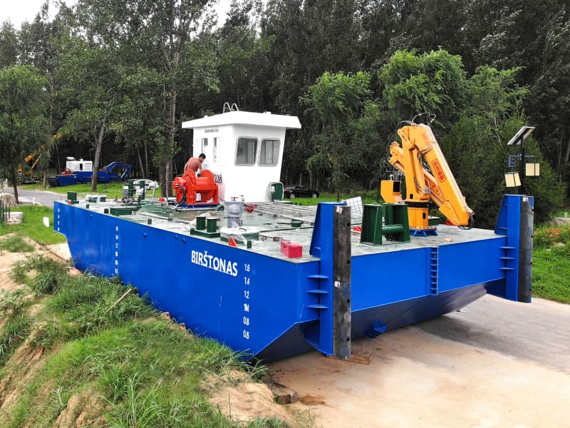 Bateau de travail multifonctionnel, remorqueur de transport et de remorquage à poussage