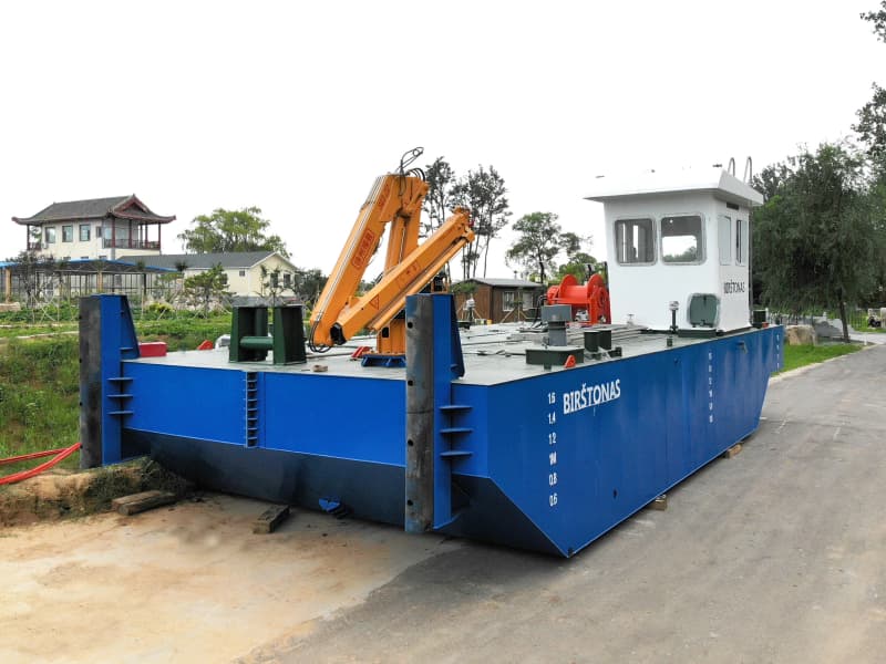 Bateau de travail multifonctionnel, remorqueur de transport et de remorquage à poussage