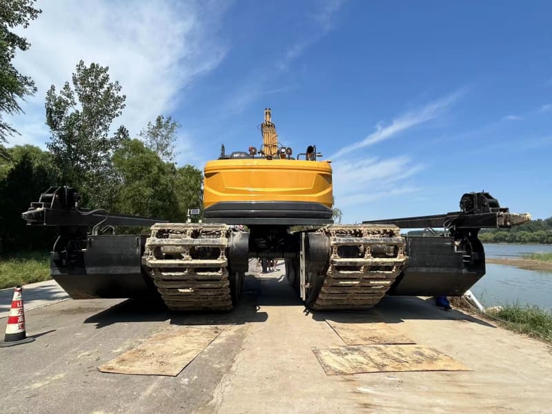 5-40T Amphibious Dredging Excavator for River Lake Port Dredging 5-40T Amphibious Dredging Excavator for River Lake Port Dredging